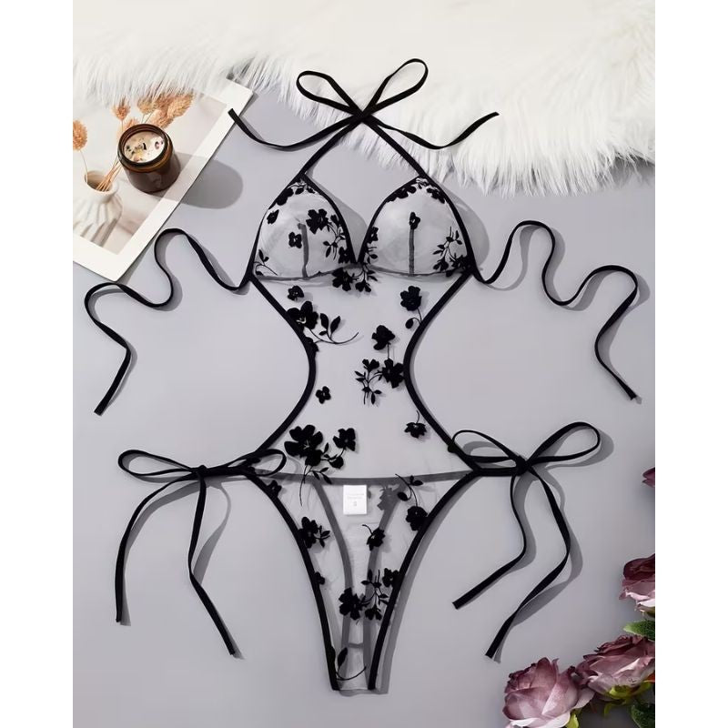 BODY SEMITRANSPARENTE, FLORES DE TERCIOPELO Y CINTAS NEGRAS